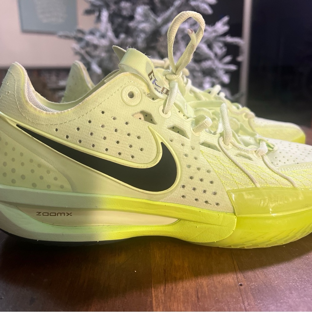 Men’s Size 10 Nike Air Zoom GT Cut 3 Illusionist Basketball Shoes DV2913 -700